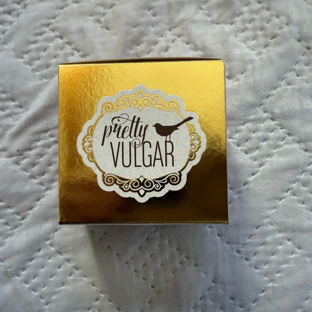 PRETTY VULGAR The Powder Room Translucent Setting Powder in 147 Matte About It